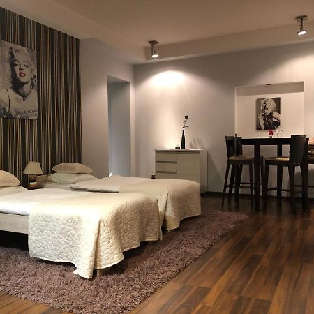 イェレニャ・グーラApartament Tiptonアパートメント エクステリア 写真