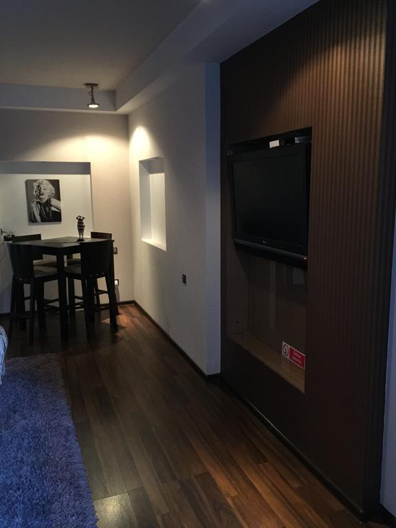 イェレニャ・グーラApartament Tiptonアパートメント エクステリア 写真