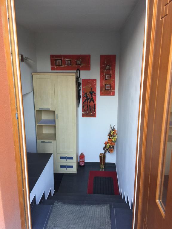イェレニャ・グーラApartament Tiptonアパートメント エクステリア 写真