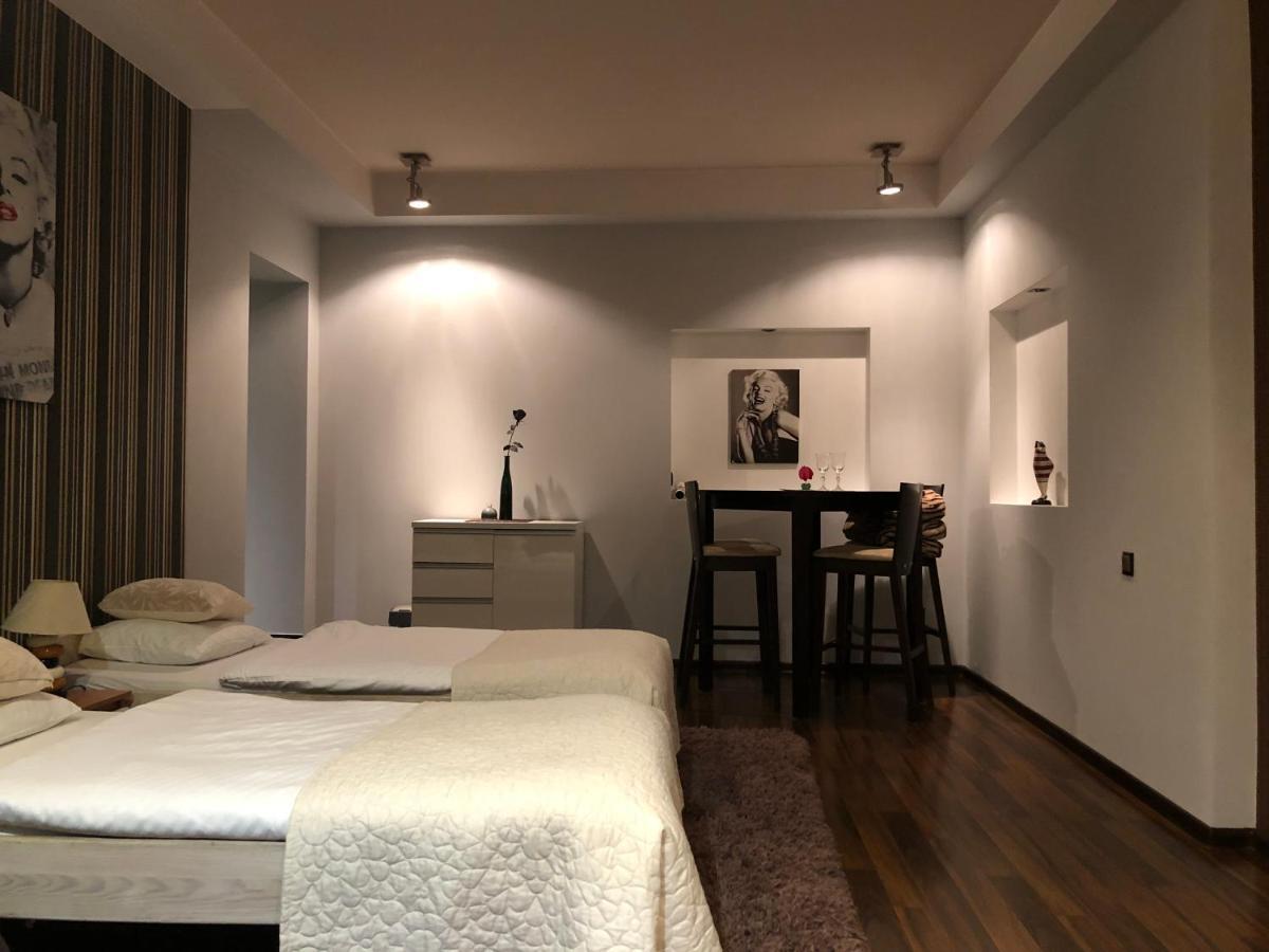 イェレニャ・グーラApartament Tiptonアパートメント エクステリア 写真