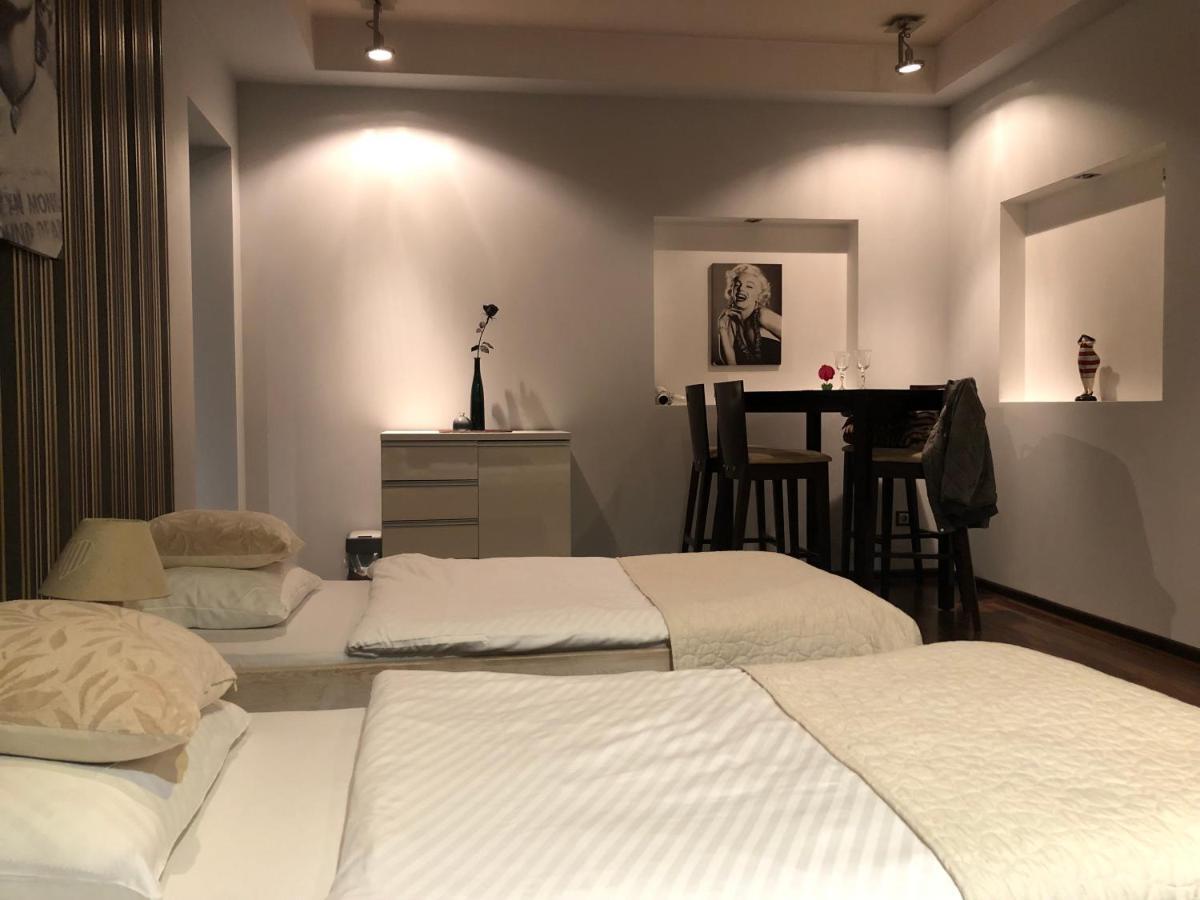 イェレニャ・グーラApartament Tiptonアパートメント エクステリア 写真