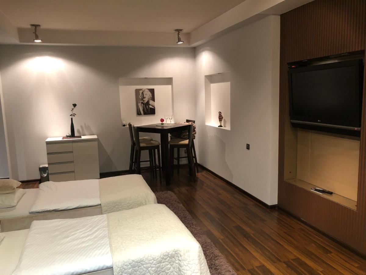 イェレニャ・グーラApartament Tiptonアパートメント エクステリア 写真